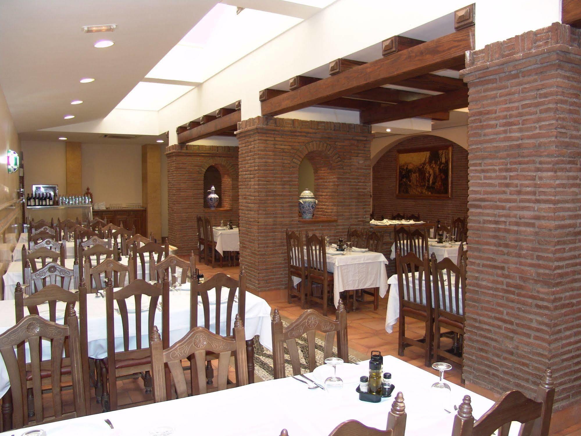 Balneario De Alicun De Torres 2*